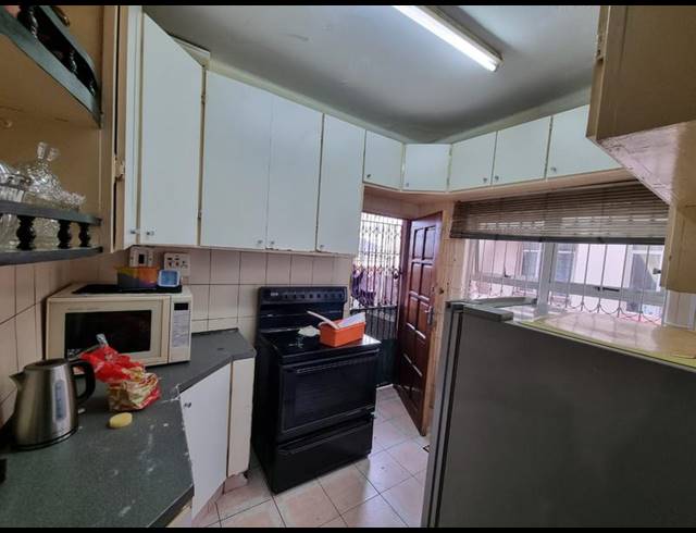 9 BEDROOM APARTMENT FOR SALE IN BEREA